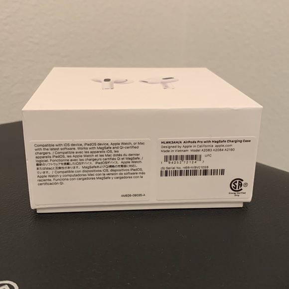 Apple AirPods Pro MagSafe Charging Case - Picture 7 of 10